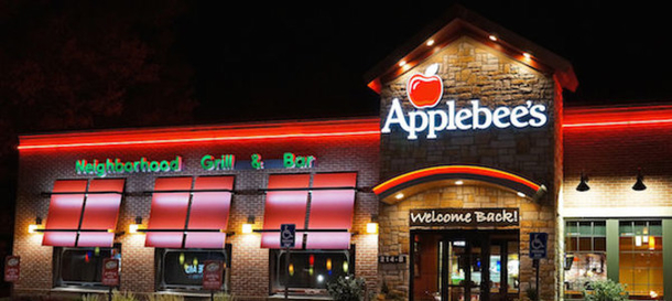 Woman Eating At Applebee's Bites Into Something Sharp, Quickly Realizes What Was In Food - picture 2