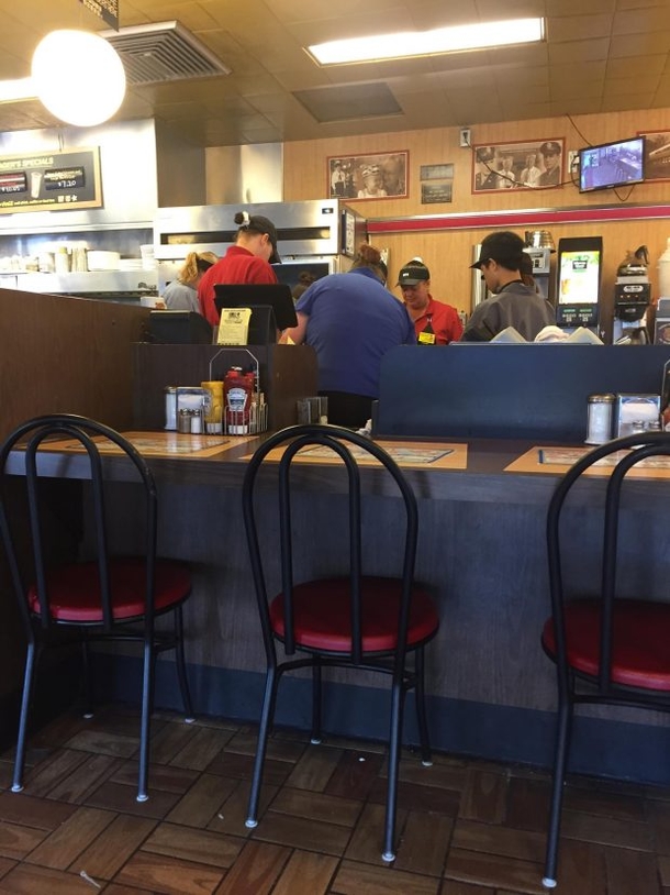 Woman Floored By Sudden Announcement At Waffle House, Snaps Picture - picture 3