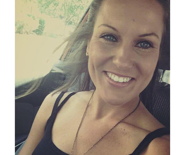 Woman Floored When She Saw What Store Employee Was Doing In Parking Lot - picture 2