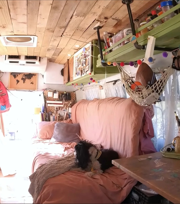 Woman gave up her corporate job, builds the cutest tiny home for $9K and pursue her passion for arts - picture 10