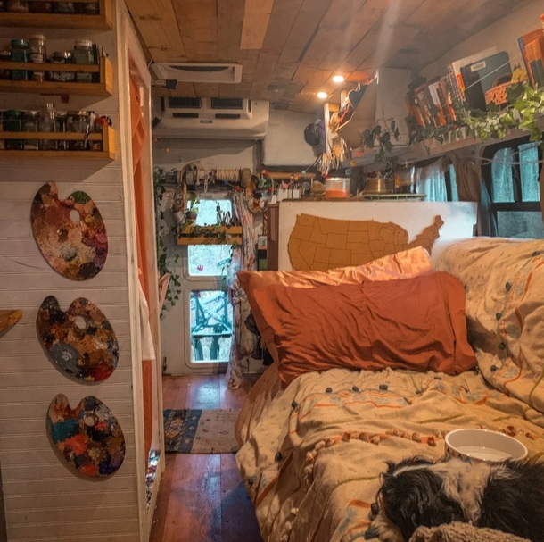 Woman gave up her corporate job, builds the cutest tiny home for $9K and pursue her passion for arts - picture 4