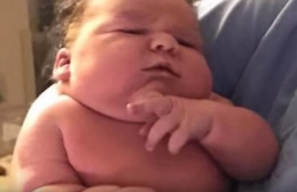 Woman Gives Birth To Her 4th Child, Doctors Tell Her How Big He Is And She Almost Faints - picture 3