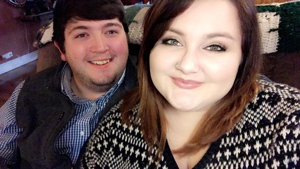 Woman Gives The Perfect Response To Rude Lady Who Called Her Engagement Ring 'Pathetic' - picture 3