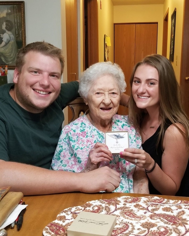 Woman keeps her promise to 101-year-old great-grandmother as young teen, asks her to be maid of honor - picture 3