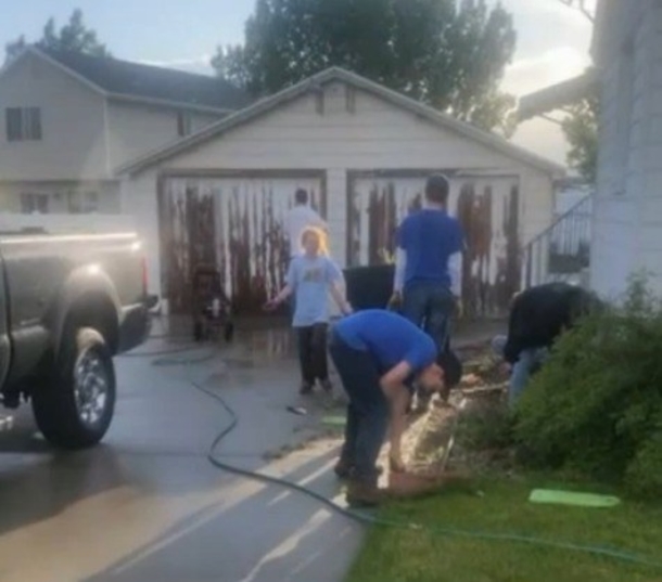 Woman Opens Dad’s Old Garage, Makes Horrible Find & Exposes Secret - picture 4