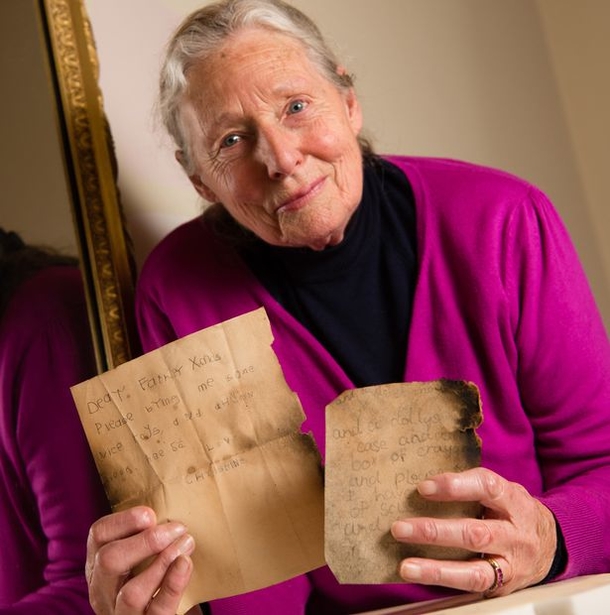 Woman Remodels Home, SHOCKED To Find 75-Year-Old Letter To Father Christmas In Her Chimney - picture 4