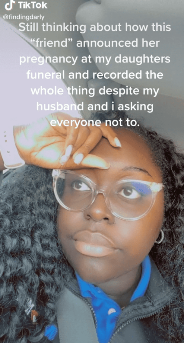 Woman reveals her pregnancy during her friend's daughter's funeral and people are speechless - picture 2