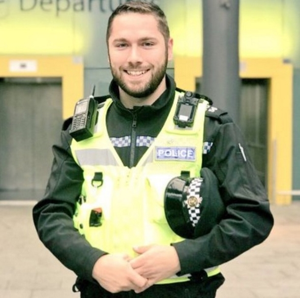 Woman Shames Officer For Buying Lunch While On Duty, His Perfect Response Goes Viral - picture 2