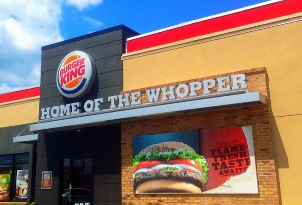 Woman Shames Officer For Buying Lunch While On Duty, His Perfect Response Goes Viral - picture 6
