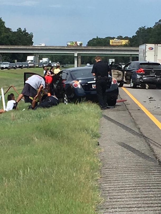 Woman Snaps Pic Of Terrible Wreck, Floored At What’s Hidden In Plain Sight - picture 2