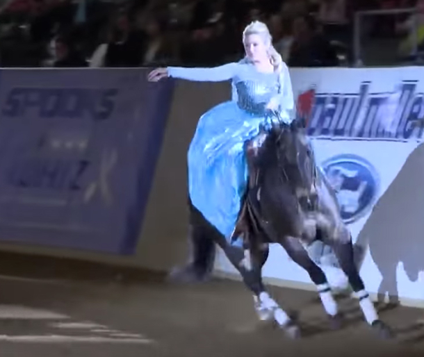 Woman Steps In Arena On Horse. As Soon As She Takes Off Cape, Crowd Is Completely Spellbound - picture 5
