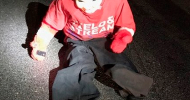 Woman Stops Car After Seeing Child In Road, Then Hears Something At Her Door - picture 2
