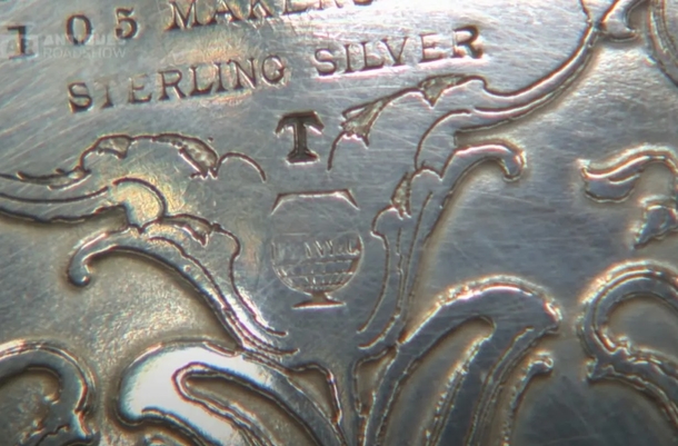 Woman thought her old Tiffany vase was ugly but is shocked to learn it’s worth $100,000 - picture 3