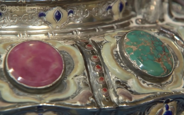 Woman thought her old Tiffany vase was ugly but is shocked to learn it’s worth $100,000 - picture 5