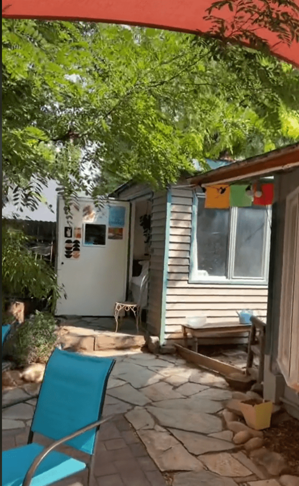 Woman turns her parent's SHED into a tiny home in and lives rent free! Take a look inside! - picture 4