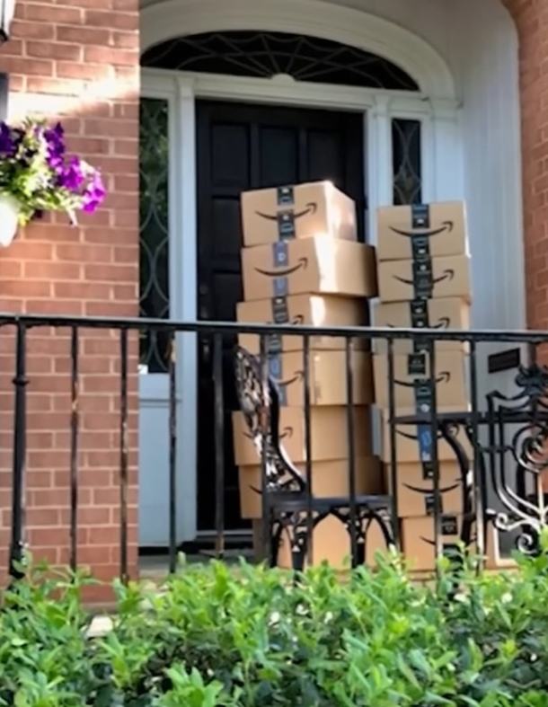 Woman Uses Strange Amazon Packages That Appeared At Her Door To Better Her Community - picture 3