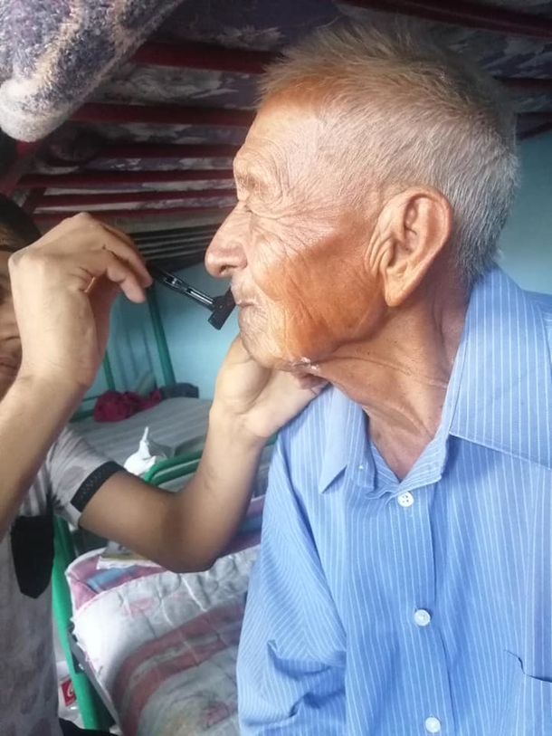 Woman 'adopts' homeless 108-year-old man who had been abandoned by his 11 kids and was living under a tree - picture 4