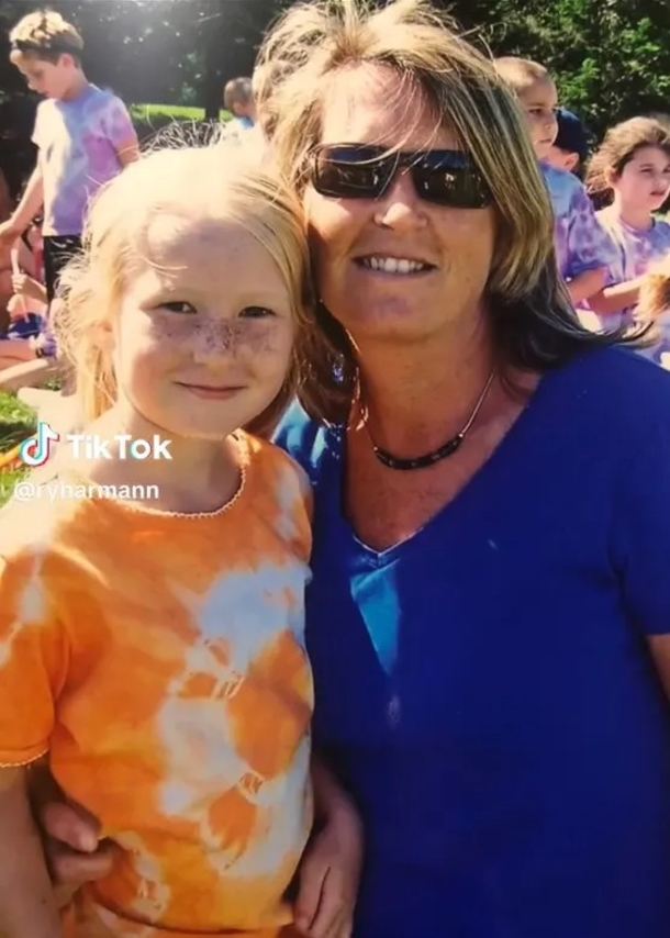 Woman's heartbreaking essay on the death of her mother to cancer brings tears while inspiring readers - picture 2