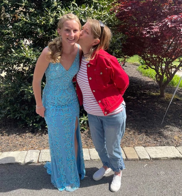 Woman's heartbreaking essay on the death of her mother to cancer brings tears while inspiring readers - picture 4
