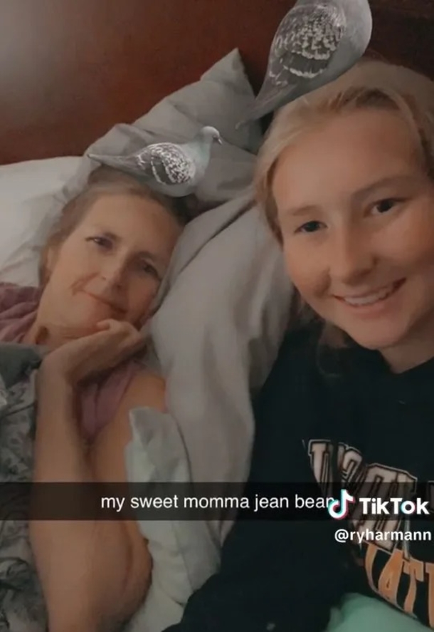 Woman's heartbreaking essay on the death of her mother to cancer brings tears while inspiring readers - picture 6