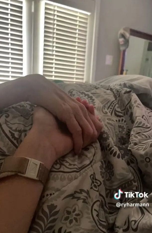 Woman's heartbreaking essay on the death of her mother to cancer brings tears while inspiring readers - picture 7