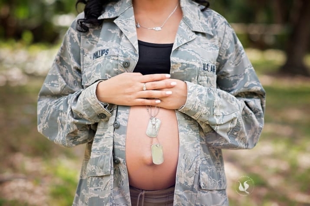 WOMAN’S MATERNITY PHOTOS LEAVING EVERYONE IN TEARS, INCLUDING HUSBAND - picture 2