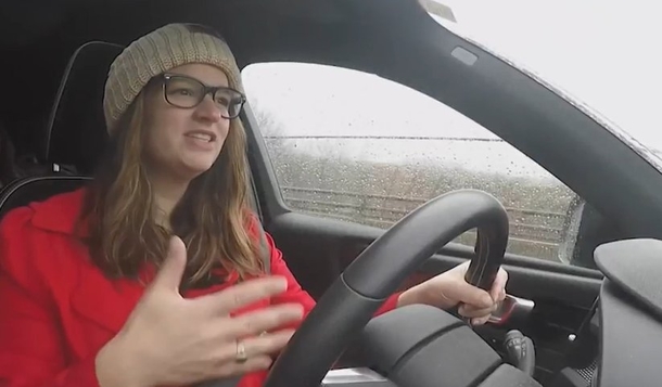 Woman 'Vibing' Inside Her Car Alone Stops Stranger's Anxiety Attack - picture 2