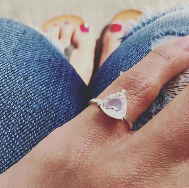 Women Are Putting Engagement Rings On Their Pinky Finger. Here's What It Means. - picture 9