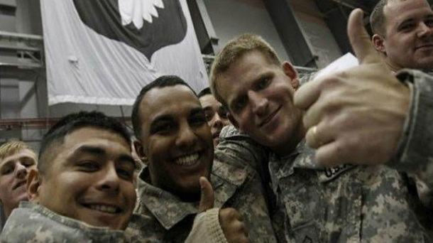Women Completely Embarrassed A US Solider And Then Suddenly Something Great Occurred... - picture 3