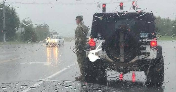 Women Sees Soldier Stands At Attention In The Pouring Rain. When She Sees Why, She Breaks Down In Tears - picture 2