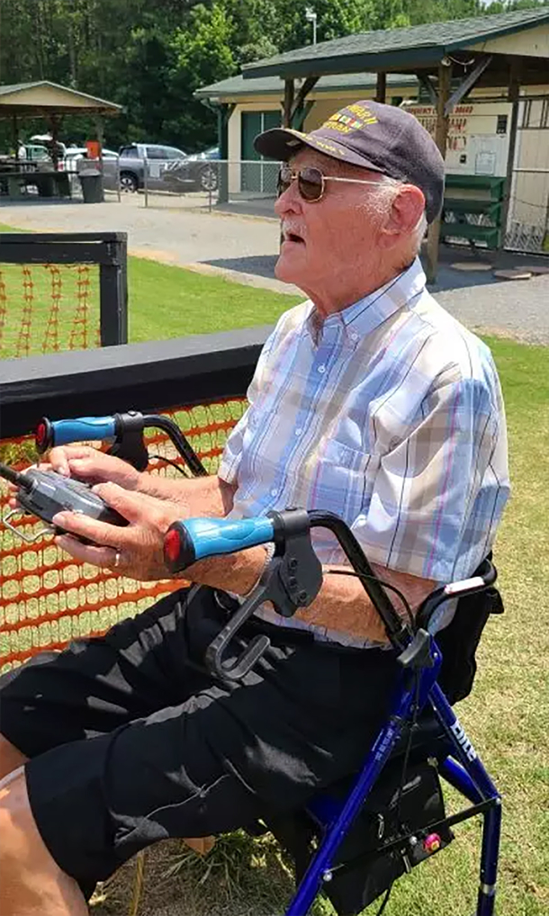 World War II veteran celebrated his 101st birthday with drive-by parade from the ones that love him - picture 2