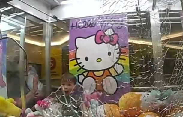 WOW! 3-Year-Old's Daring Adventure Inside Hello Kitty Claw Machine - You Won't Believe How He Got Out! - picture 4