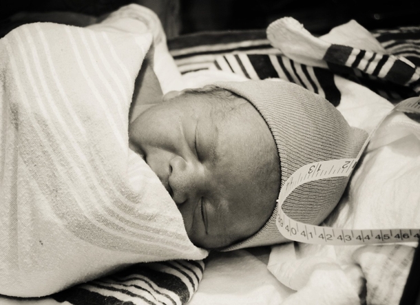 You Can Volunteer To Cuddle Drug-Addicted Babies To Help Them Heal - picture 3