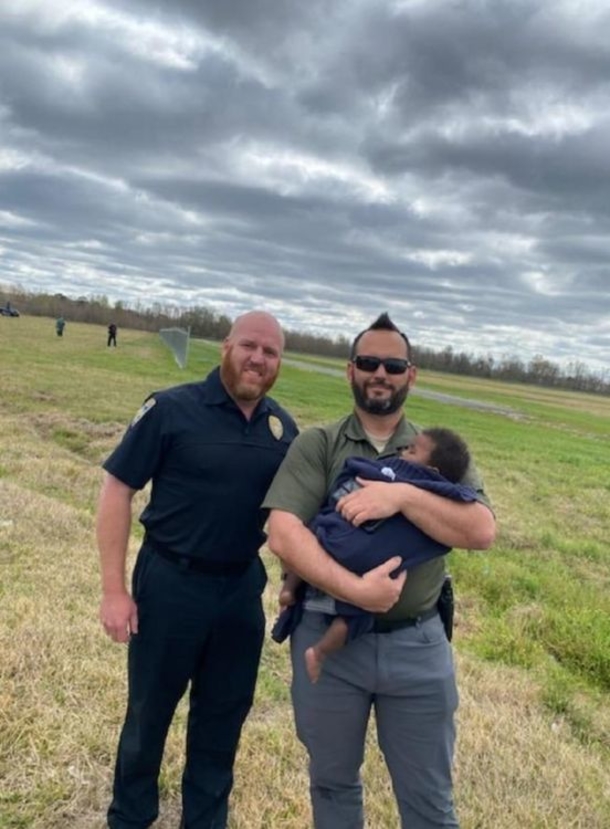 Young baby boy found alive in Louisiana field one day after going missing - picture 3