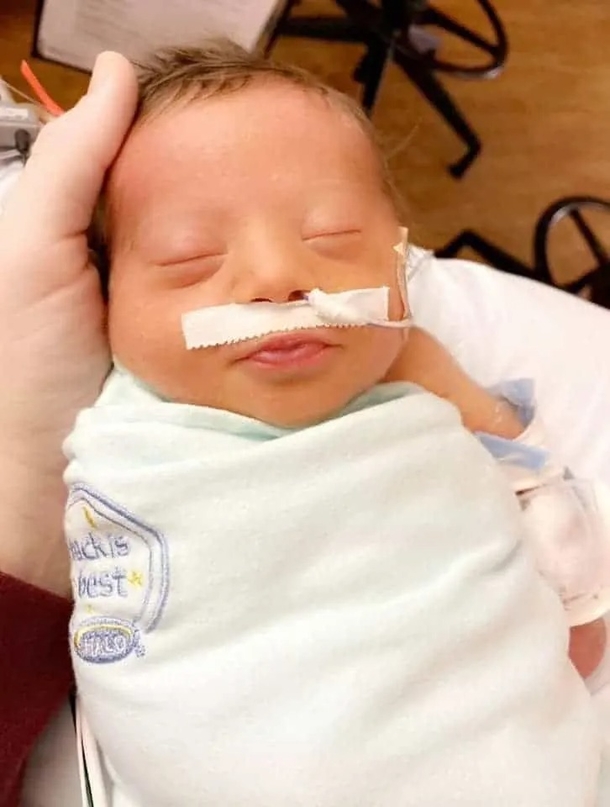 Young Boy singing to his baby brother with Down syndrome warms hearts everywhere: ‘Aren’t we all different’ - picture 2