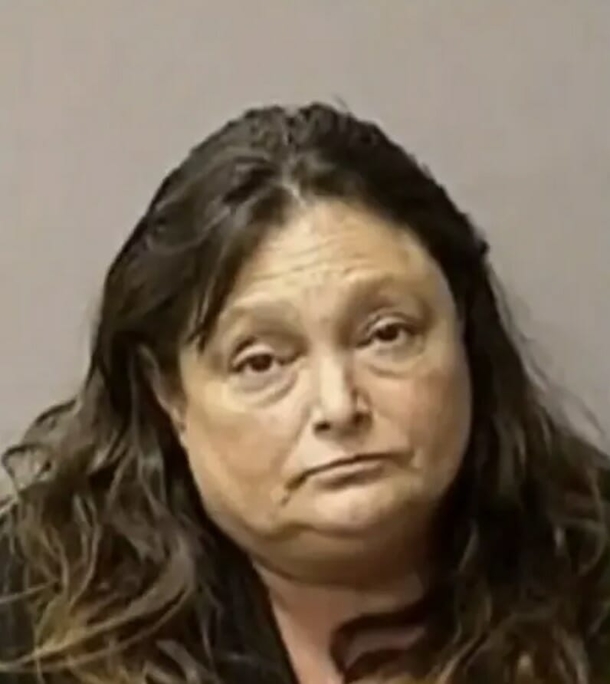 Young boy smells ‘something strange’ on school bus, looks over at driver and calls 911 immediately - picture 4