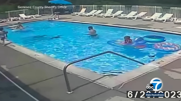 Young Brothers Dive In Pool To Save A Drowning 7-Year-Old - “I Knew He Wasn’t OK.” - picture 3