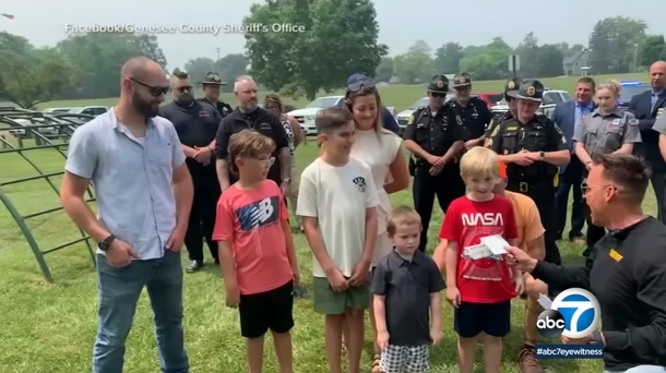 Young Brothers Dive In Pool To Save A Drowning 7-Year-Old - “I Knew He Wasn’t OK.” - picture 5