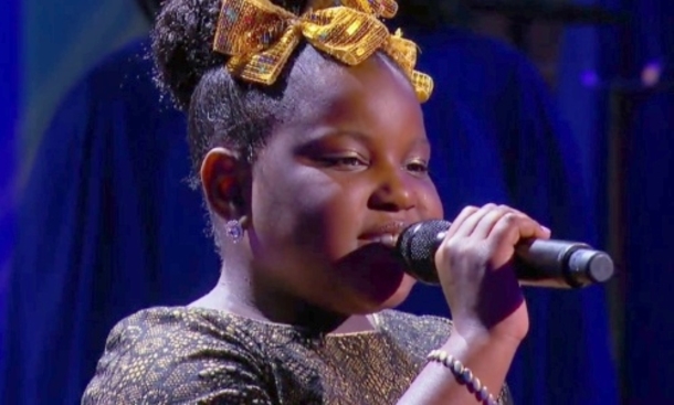 Young Girl Begins Singing 'Amazing Grace,' Then Twist 1 Minute In Forces Steve Harvey On His Feet Dancing - picture 2