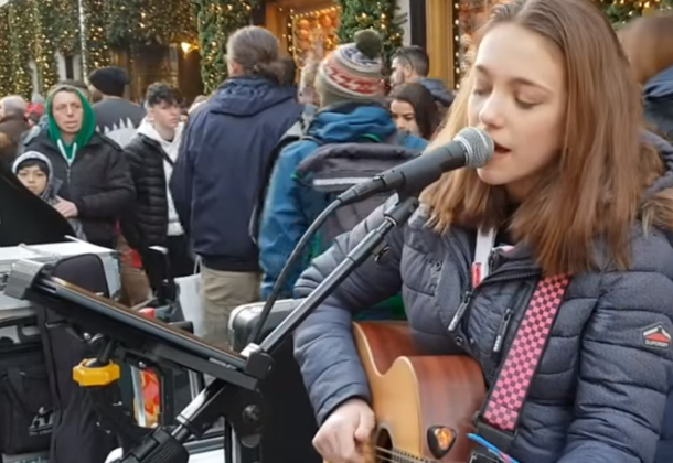Young Girl Performs Elvis Classic On The Street, Crowd Freezes When She Begins Singing - picture 3