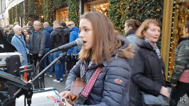 Young Girl Performs Elvis Classic On The Street, Crowd Freezes When She Begins Singing - picture 4