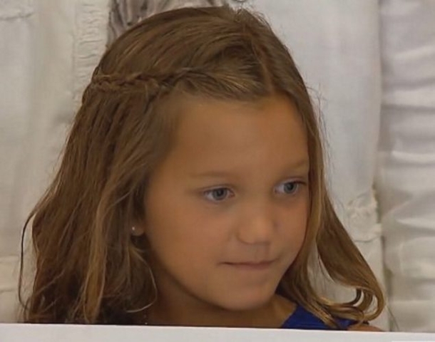 Young Girl Seen Holding A Large Amount Of Money, Her Explanation? This Video Is Going Viral Right Now - picture 3