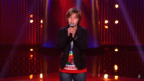 Young Man Sings 1st Notes Of Queen Megahit With Such Force That Is Has Judges Flying To Spin Chairs Around - picture 2
