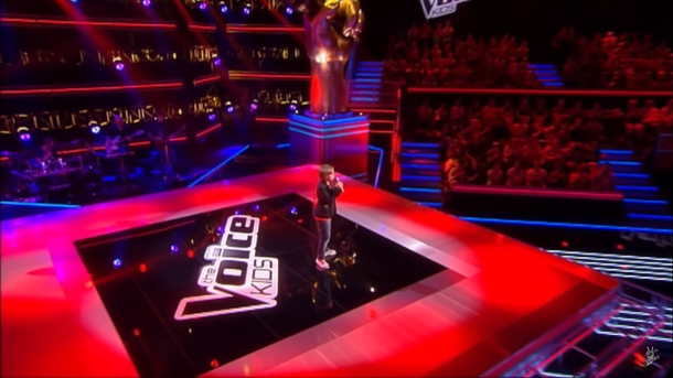 Young Man Sings 1st Notes Of Queen Megahit With Such Force That Is Has Judges Flying To Spin Chairs Around - picture 3