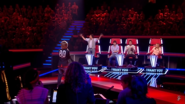 Young Man Sings 1st Notes Of Queen Megahit With Such Force That Is Has Judges Flying To Spin Chairs Around - picture 4