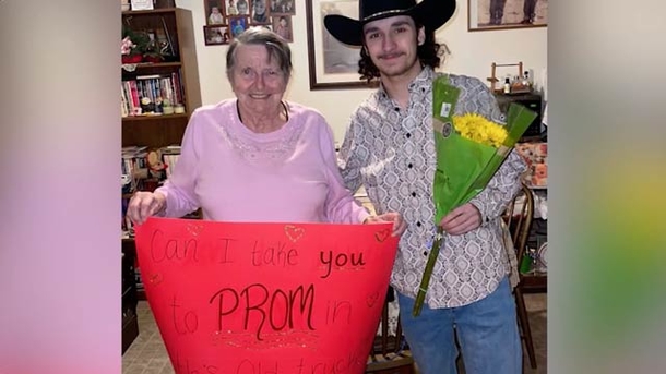 Young man takes very important person to his senior prom: his 92-year-old great-grandmother - picture 2