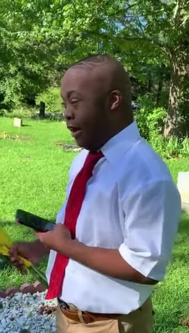 Young man with special needs goes to his mom’s grave to tell her: “I did it. I graduate.” - picture 2