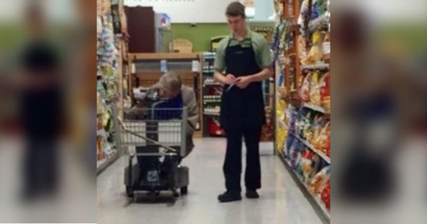 Young Man Working At Grocery Store Doesn't Know He's Being Watched, But His Story Is Going Viral Everywhere - picture 2