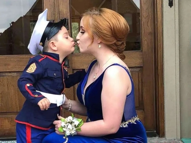 Young Toddler Becomes Stand-In Date for Marine Brother Unable to Attend Prom with Girlfriend - picture 3