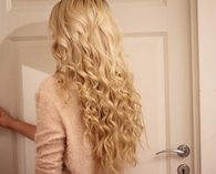 Wavy blonde hair